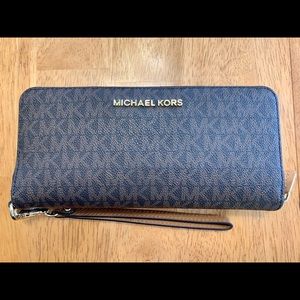 Michael Kors Large Signature Logo Wristlet/Wallet